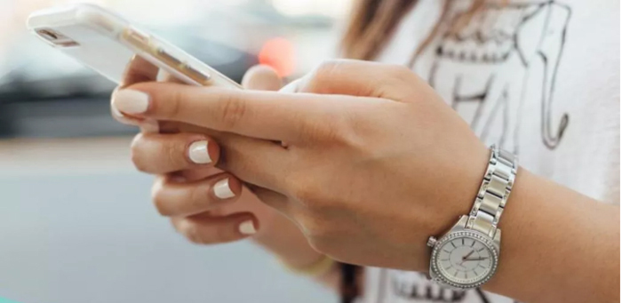Manicure hand watch talking to mobile